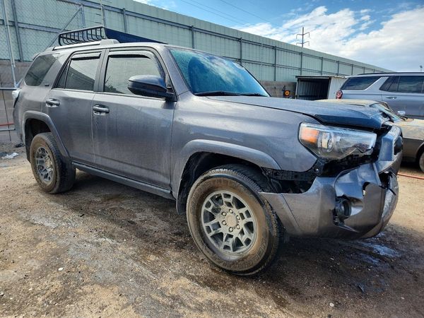 2023 TOYOTA 4RUNNER SR5