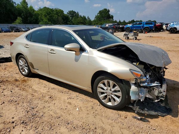 2015 LEXUS ES 300h
