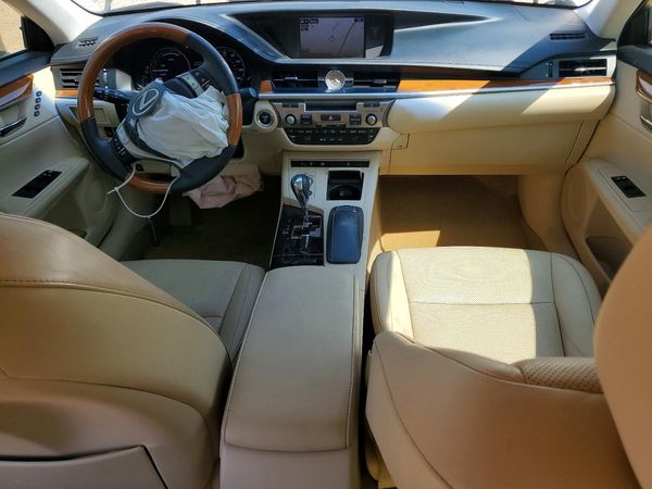 2015 LEXUS ES 300h