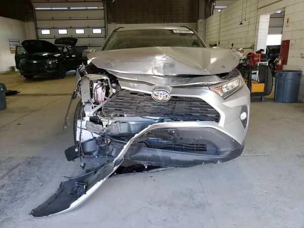 2019 TOYOTA RAV4 XLE / XLE Premium 4WD