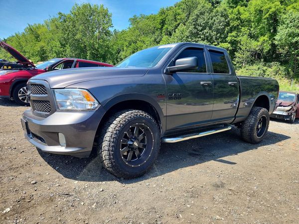 2014 RAM 1500 ST QUAD CAB 4X4