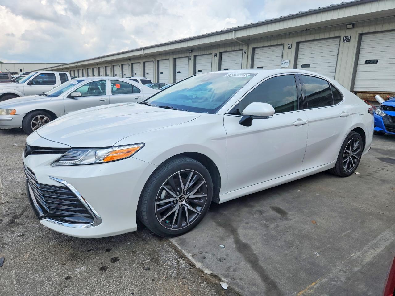 2021 TOYOTA CAMRY XLE