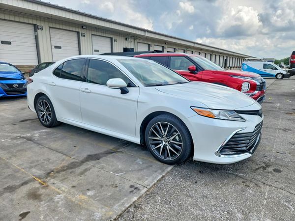 2021 TOYOTA CAMRY XLE