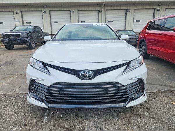 2021 TOYOTA CAMRY XLE