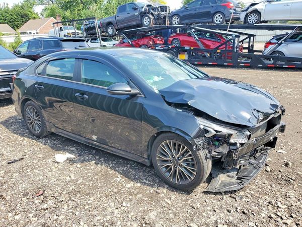 2024 KIA FORTE GT Line