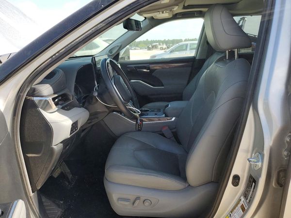 2022 TOYOTA HIGHLANDER Limited