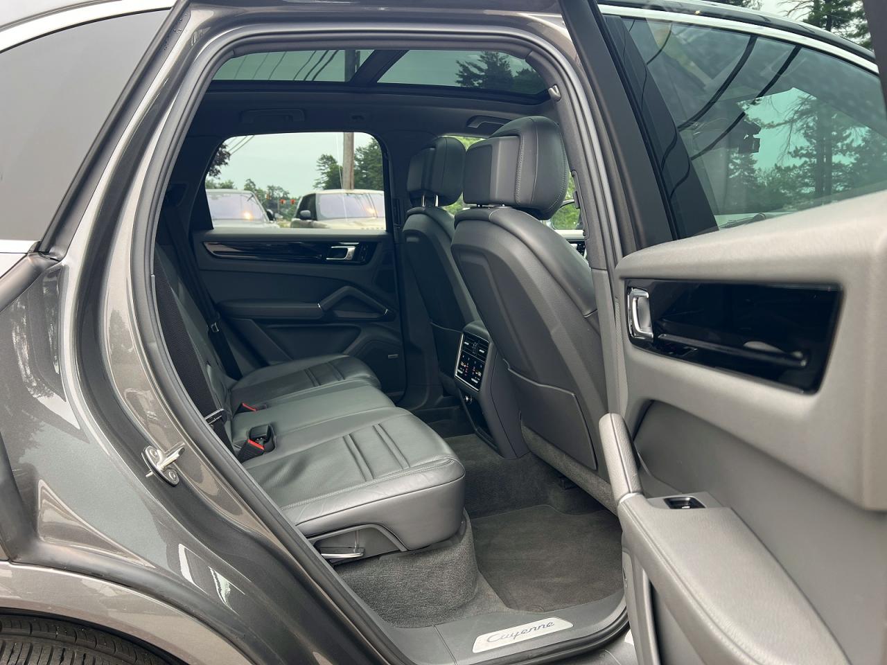 2019 PORSCHE CAYENNE