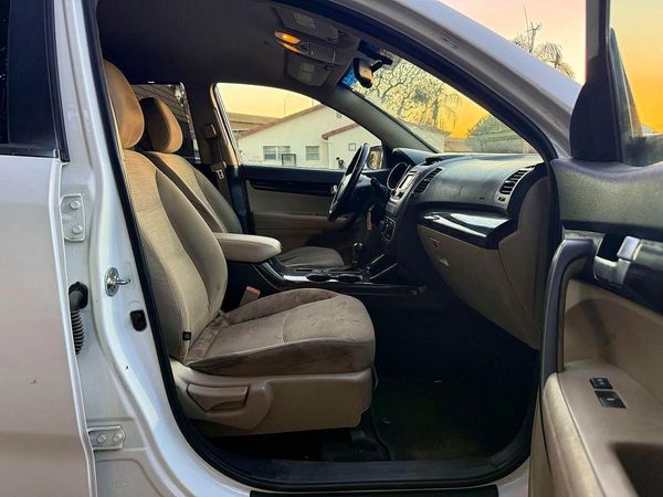 2014 KIA SORENTO Base/ LX