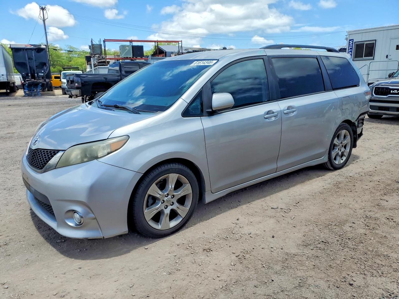 2012 TOYOTA SIENNA