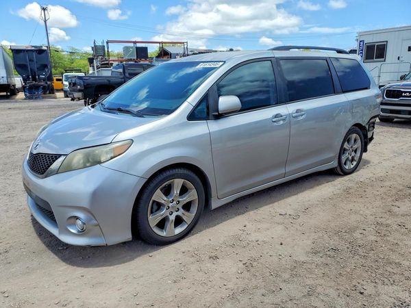 2012 TOYOTA SIENNA