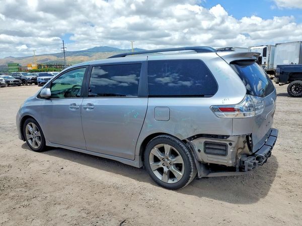 2012 TOYOTA SIENNA