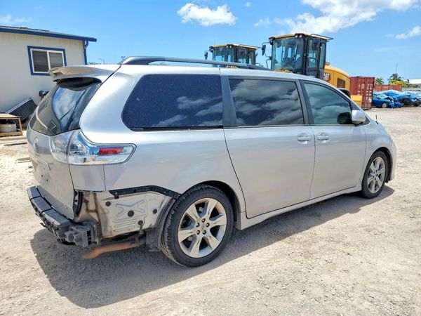 2012 TOYOTA SIENNA