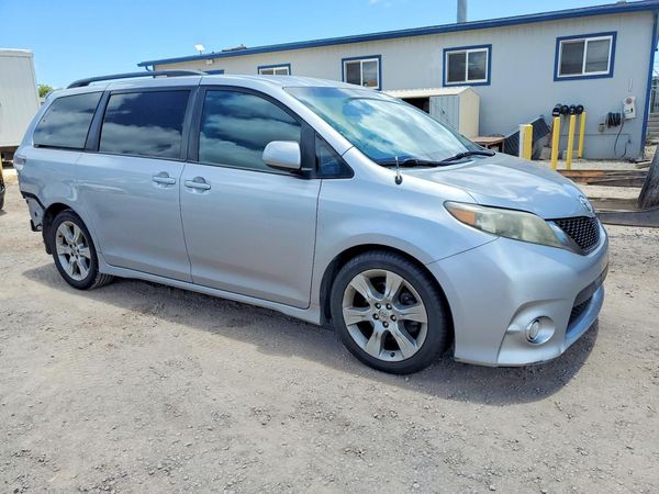 2012 TOYOTA SIENNA