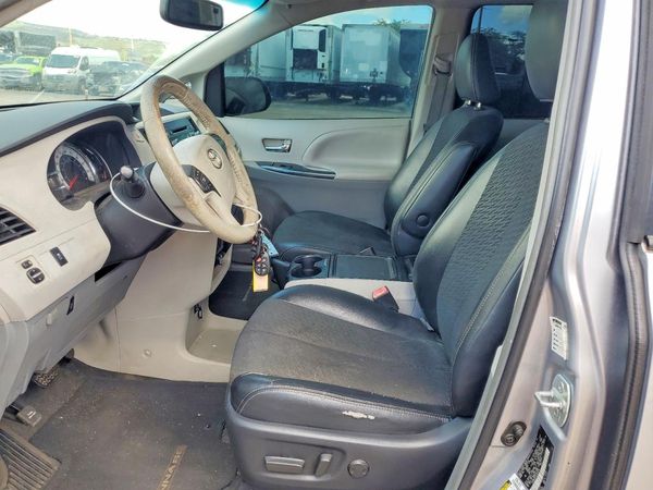 2012 TOYOTA SIENNA