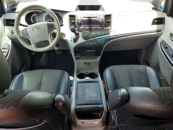 2012 TOYOTA SIENNA