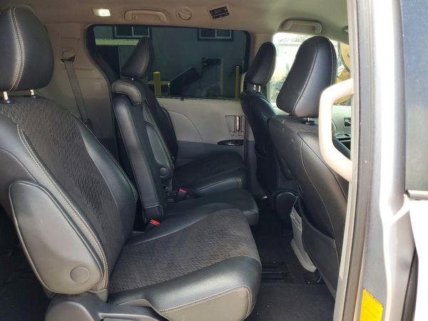 2012 TOYOTA SIENNA