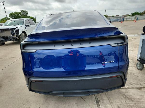 2026 TESLA MODEL Y