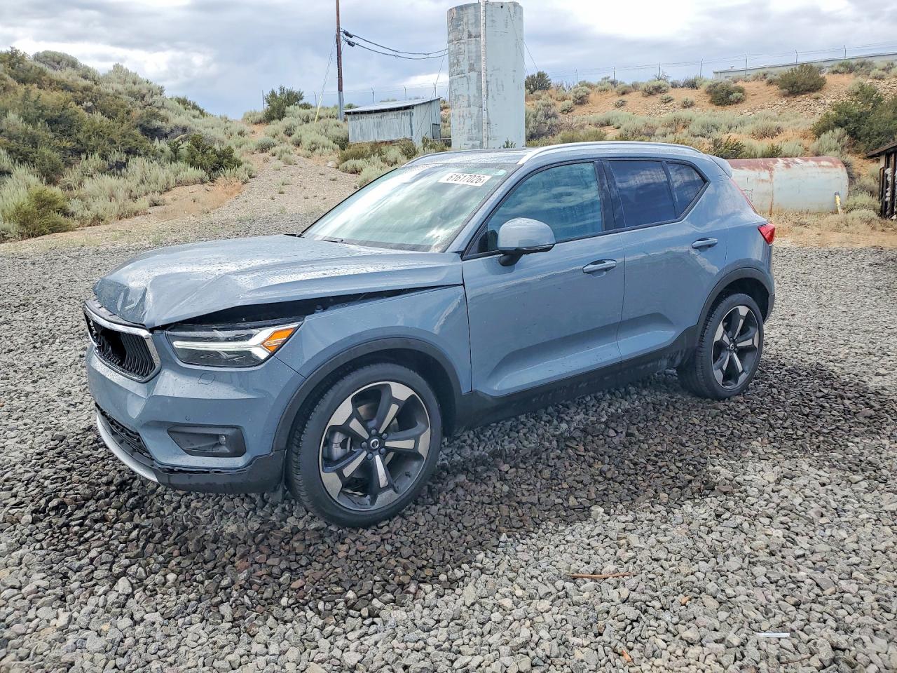 2021 VOLVO XC40 Momentum