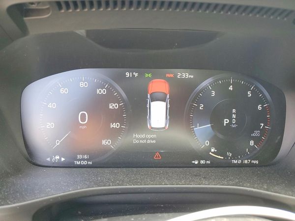 2021 VOLVO XC40 Momentum