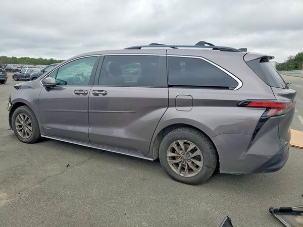 2021 TOYOTA SIENNA LE