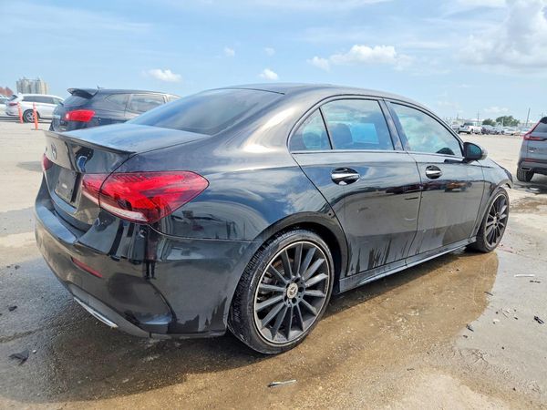 2022 MERCEDES-BENZ A A220
