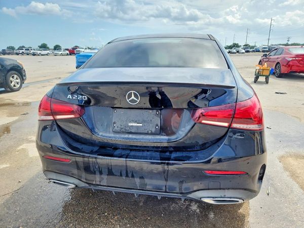 2022 MERCEDES-BENZ A A220