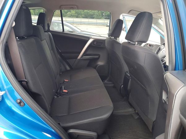 2018 TOYOTA RAV4 LE