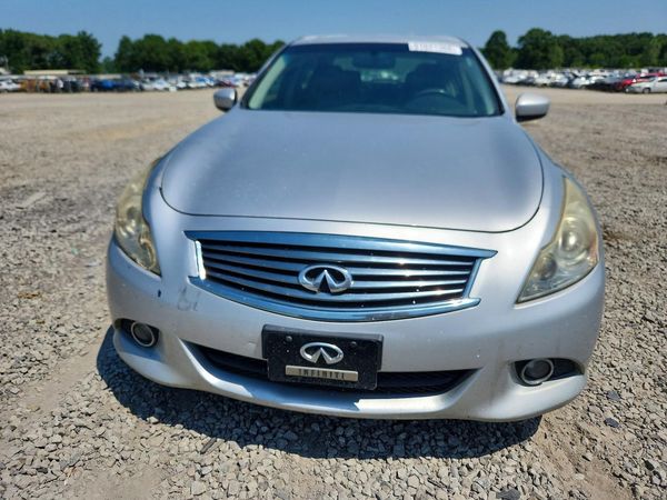 2013 INFINITI G37