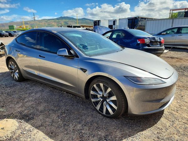 2025 TESLA MODEL 3 — Passenger 3/4