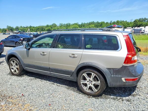 2015 VOLVO XC70 Platinum (non R design)