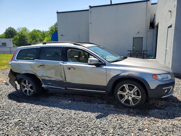 2015 VOLVO XC70 Platinum (non R design)
