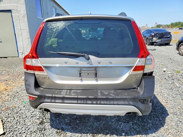2015 VOLVO XC70 Platinum (non R design)
