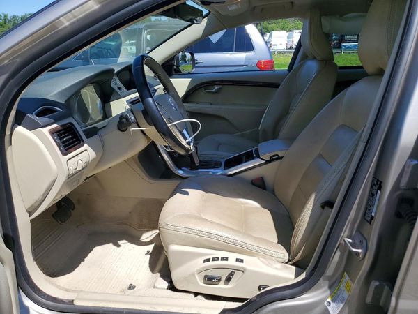 2015 VOLVO XC70 Platinum (non R design)