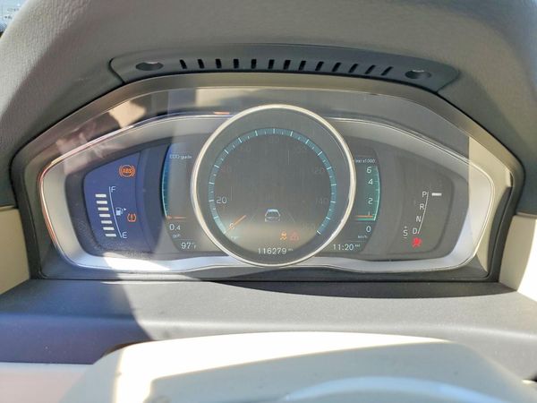 2015 VOLVO XC70 Platinum (non R design)