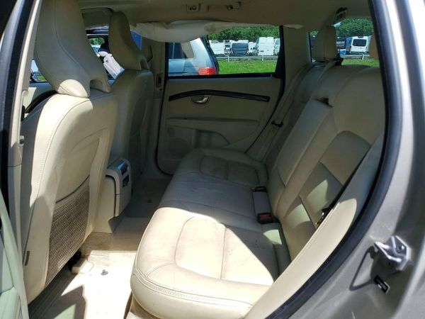 2015 VOLVO XC70 Platinum (non R design)