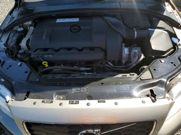 2015 VOLVO XC70 Platinum (non R design)