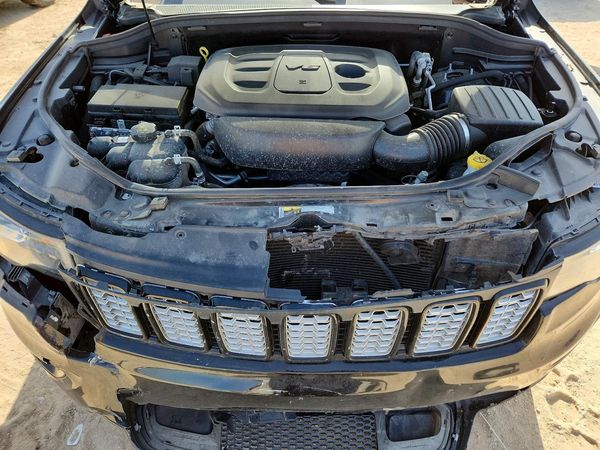 2019 JEEP GRAND CHEROKEE LAREDO 4X4