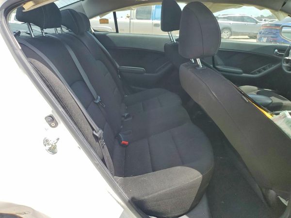 2016 KIA FORTE GL (Middle-Low Grade)