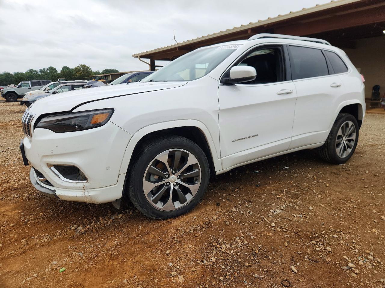2019 JEEP CHEROKEE Overland — Front 3/4