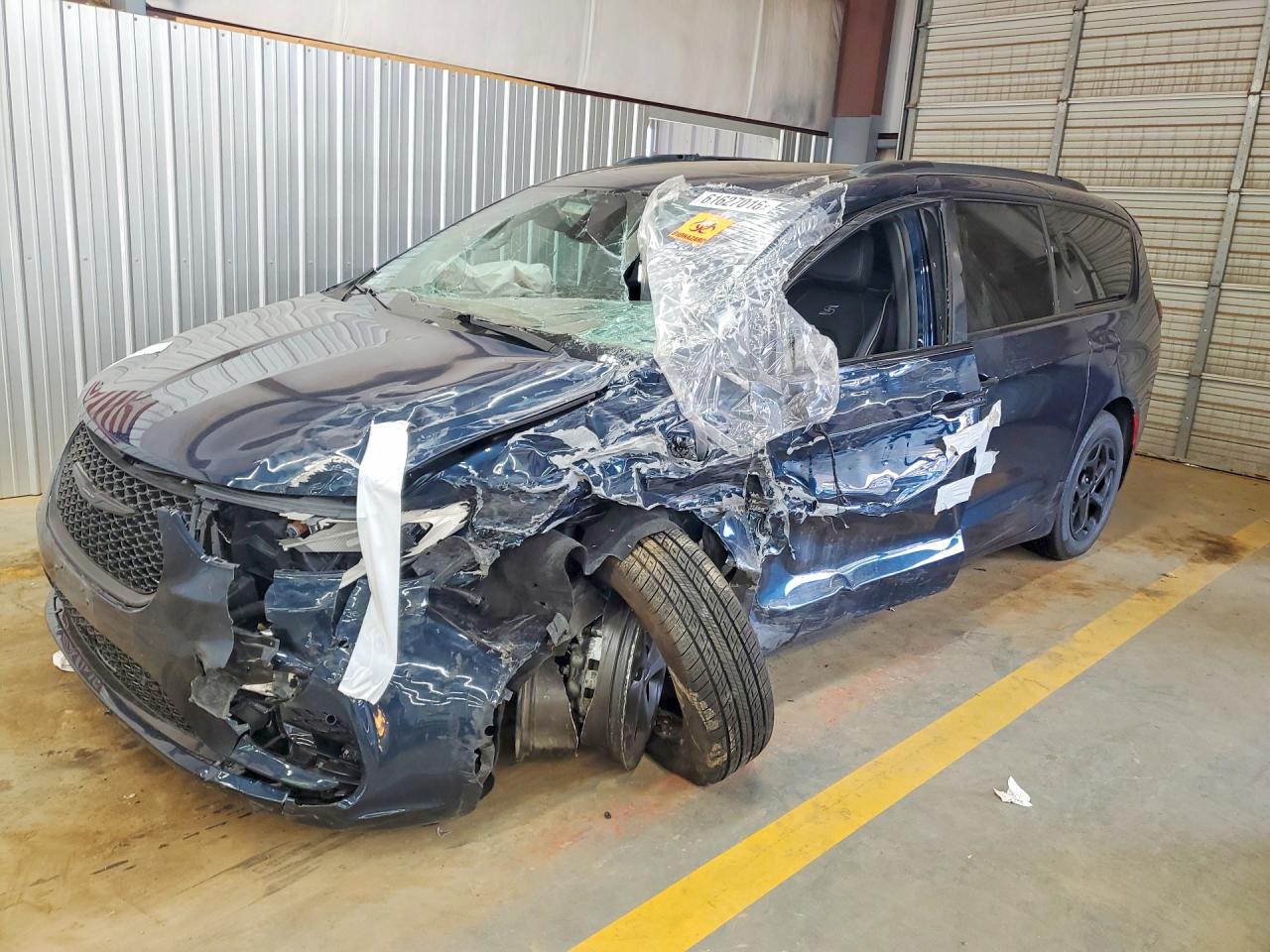 2024 CHRYSLER PACIFICA Select — Front 3/4