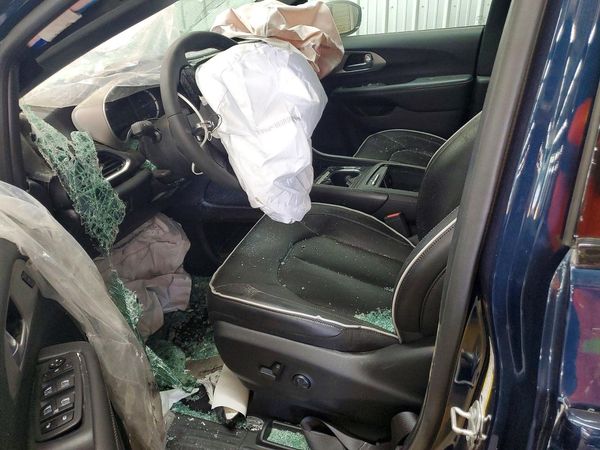 2024 CHRYSLER PACIFICA Select — DENT