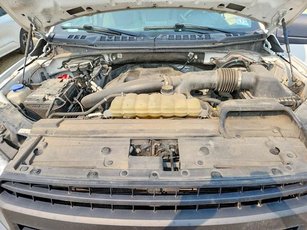 2019 FORD F150 — Engine bay