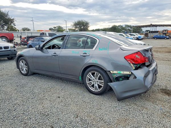 2015 INFINITI Q40