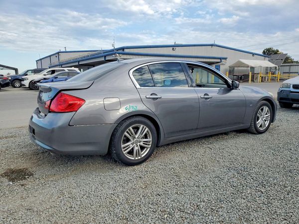 2015 INFINITI Q40