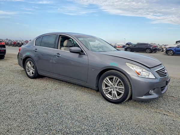 2015 INFINITI Q40