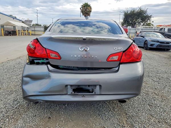 2015 INFINITI Q40