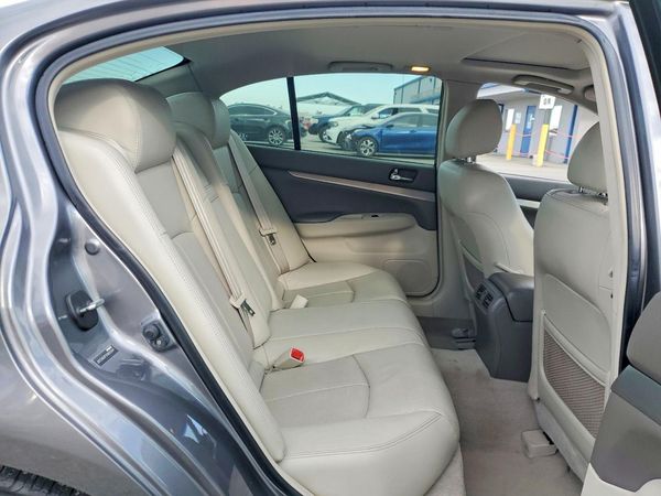 2015 INFINITI Q40
