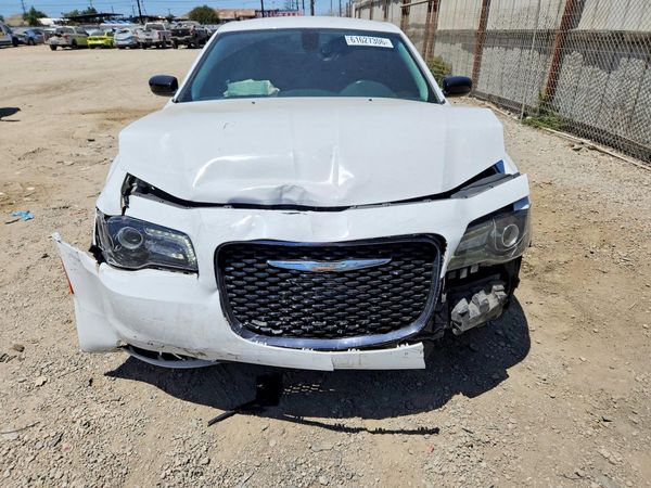 2018 CHRYSLER 300