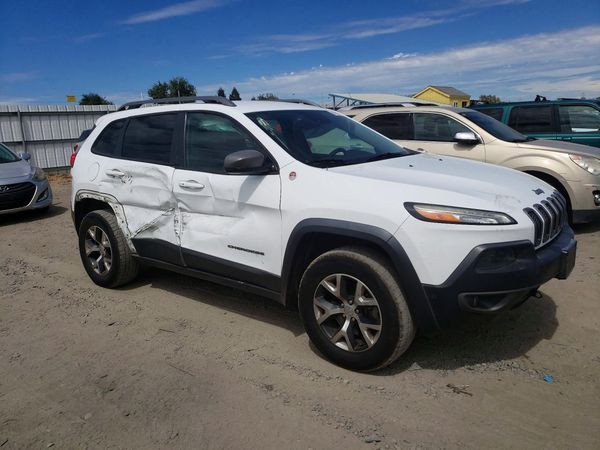 2014 JEEP CHEROKEE Trailhawk — Passenger 3/4