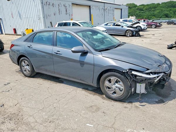 2025 HYUNDAI ELANTRA SE — Passenger 3/4
